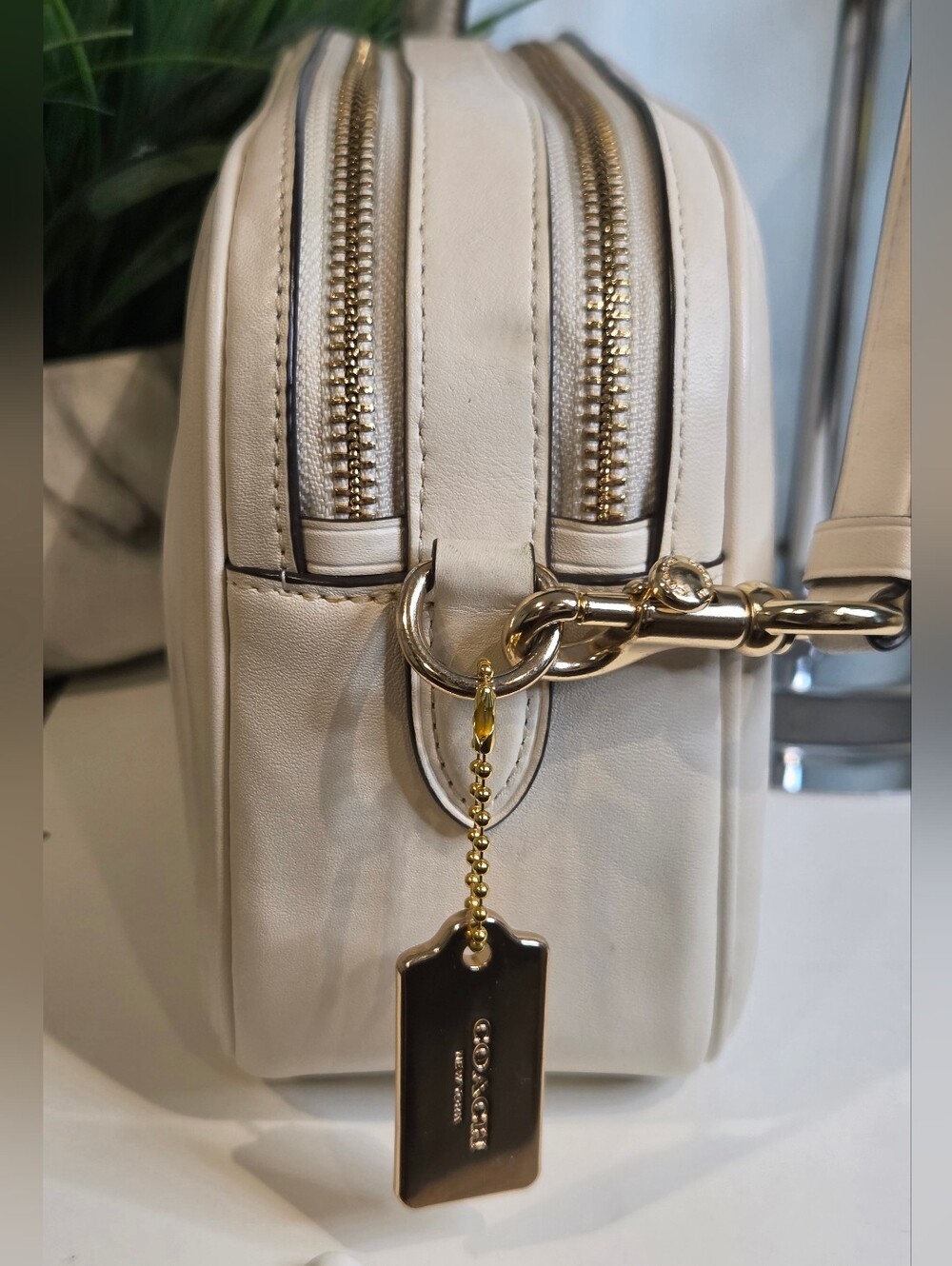 Coach Jes Crossbody Quilted Leather Camera Bag Chalk White & Gold. - Picture 4 of 16